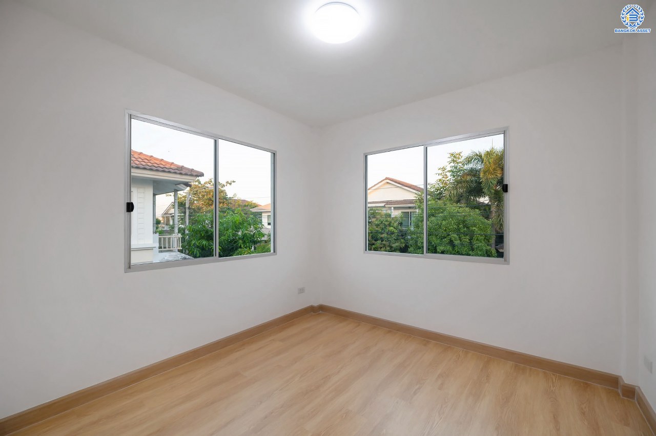 บ้านมือสองตกแต่งใหม่ โครงการ พฤกษ์ลดา ติวานนท์-ราชพฤกษ์ แบรนด์ L&H เนื้อที่ 50.2 ตร.ว. ฟังก์ชัน 3 ห้องนอน 2 ห้องน้ำ จอดรถได้ 2 คัน บ้านสไตล์มินิมอล ดูอบอุ่นน่าอยู่อาศัย บนทำเลติดใหญ่ ถนน 345 เชื่อมต่อหลายน ถนนราชพฤกษ์ ถนนชัยพฤกษ์ ถนนศรีสมาน ใกล้ทางด่วน "ศรีสมาน"...